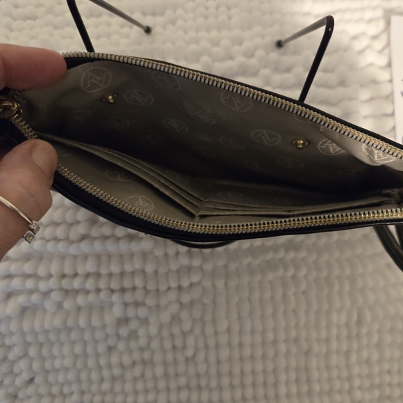 Preloved Adrienne Vittadini Womens Wristlet. - Picture 4 of 7